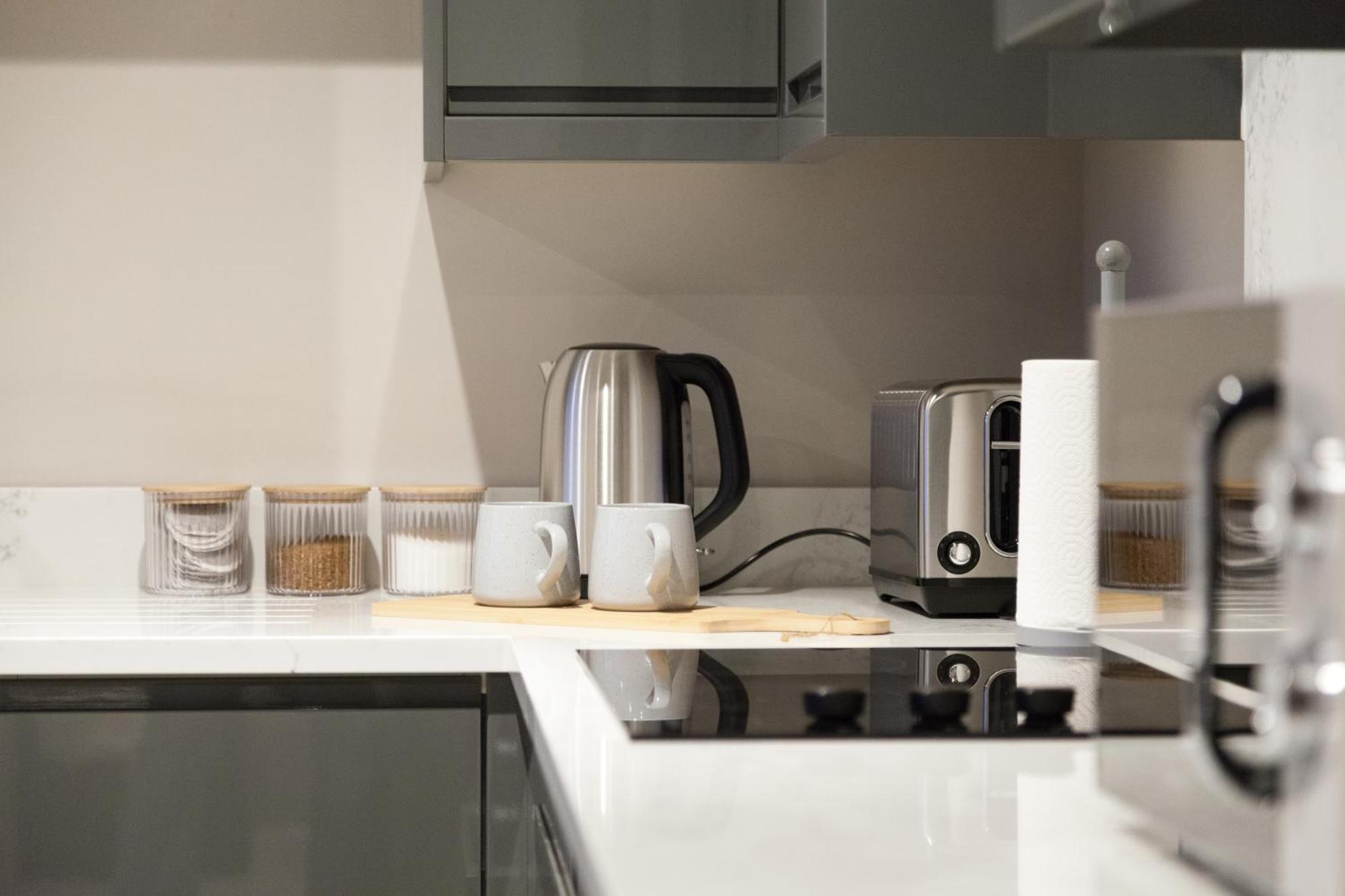 Apartment 1 Bed - Long Term Rates- Contractors-professionals-relocators
